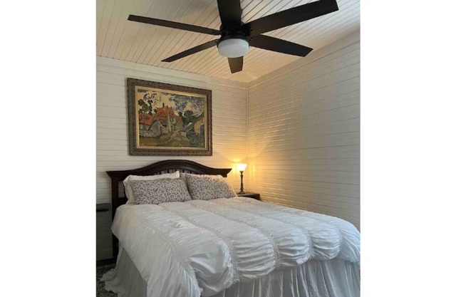 Charming Cottage: The Dandelion
