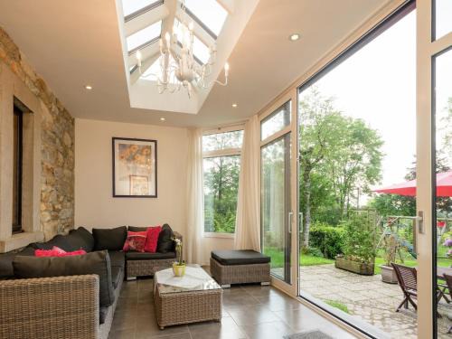 Charming Cottage, Thirimont, cleaning included