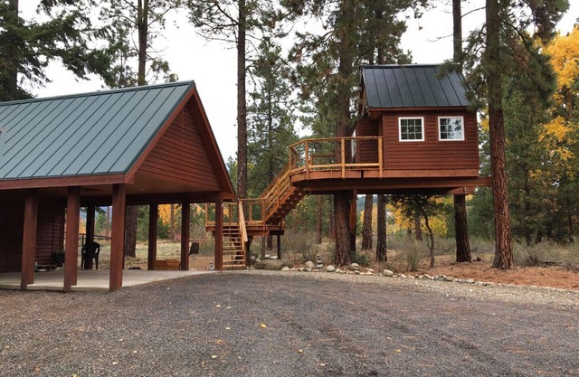 Charming Cottage & Treehouse in lovely Cle Elum