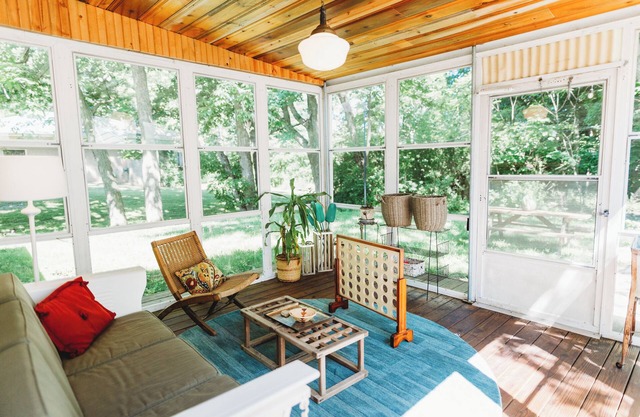 Charming Cottage w/ HOT TUB - 5 Min from LAKE MICHIGAN!