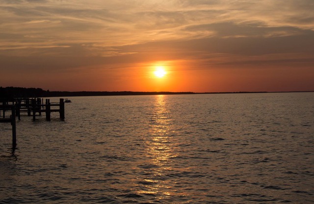 COTTAGE CON ENCANTO CON VISTAS AL AGUA, DOCK & SUNRISE & SET INCREÍBLES
