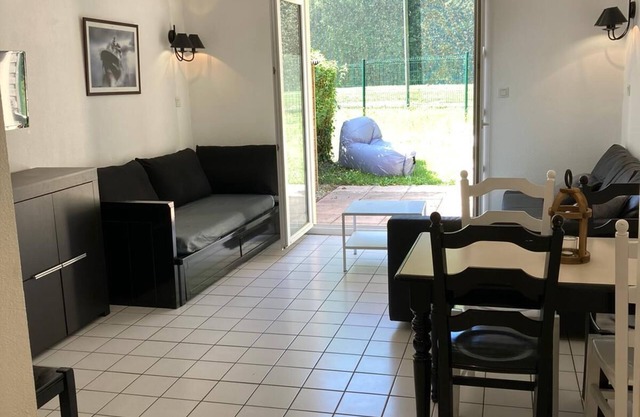 Charming cottage with swimming pool, 10 minutes from Carnac