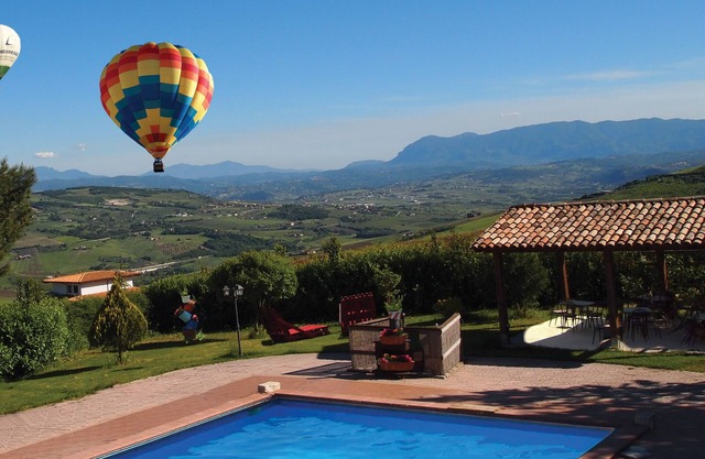 Villa Campo Casa con piscina y vista increíble!