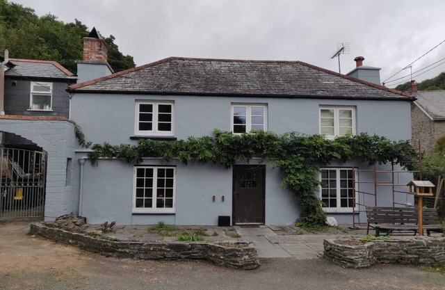 Charming Country Cottage. Easy access to beach and Moorland