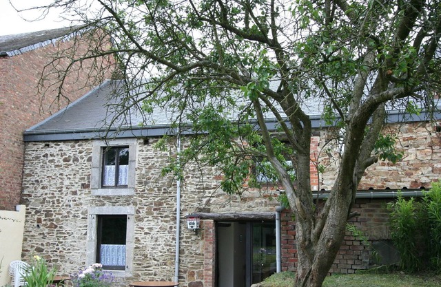Charming Country Cottage in Winenne with Garden