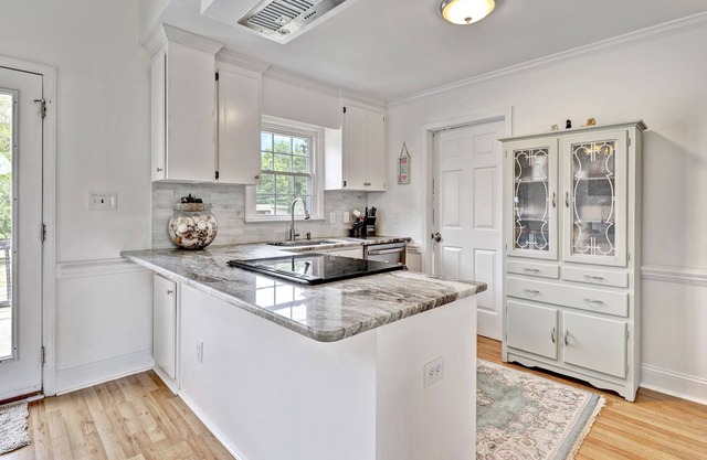 Charming country home on a horse farm, 15min to Downtown!
