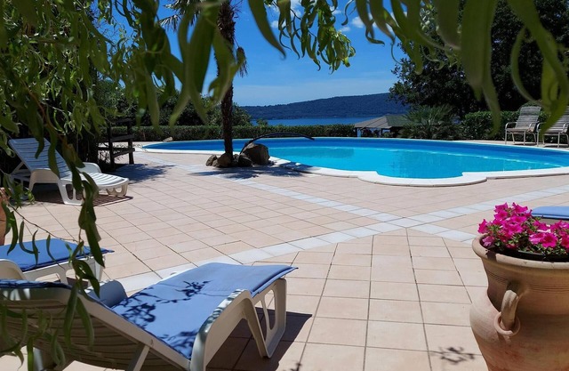 Charming Country House upon the lake near Rome with Hot Tub, View Pool Wifi
