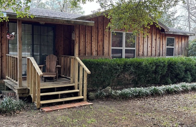 Charming country house in Kisatchie National Forest. Hunters welcome