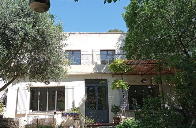 Charming country house in the city