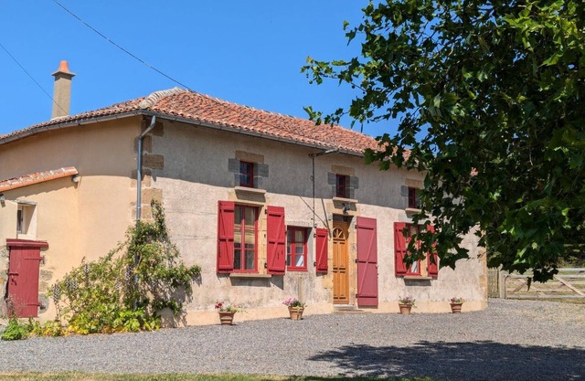 Encantadora Casa de Campo con Piscina Climatizada en Charente