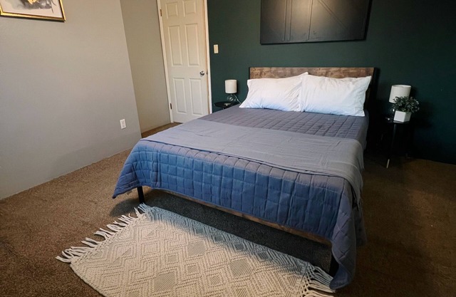 Charming & Cozy 3 BDR home, your perfect getaway!