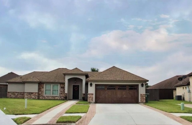 Charming & Cozy 4-bedroom Home