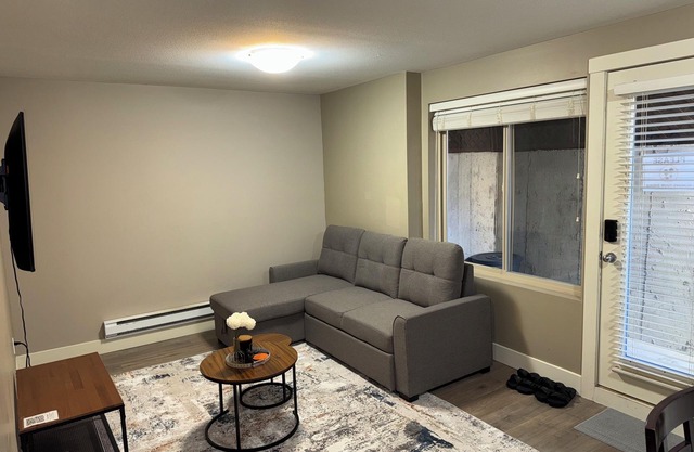 Charming & Cozy Retreat in Walnut Grove – Your Perfect Home Away from Home!