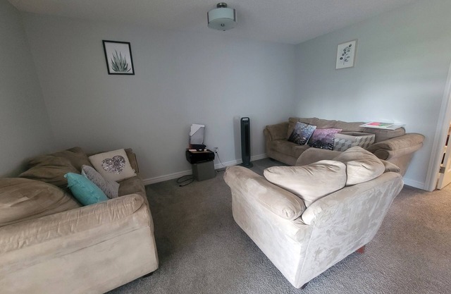 Charming & Cozy Home in Rapperswill, family-friendly & close to Anthony Henday