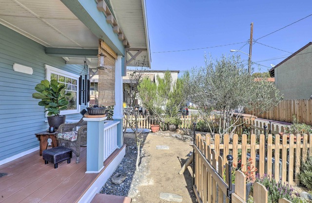Charming Craftsman Bungalow With Garden & Hot Tub!