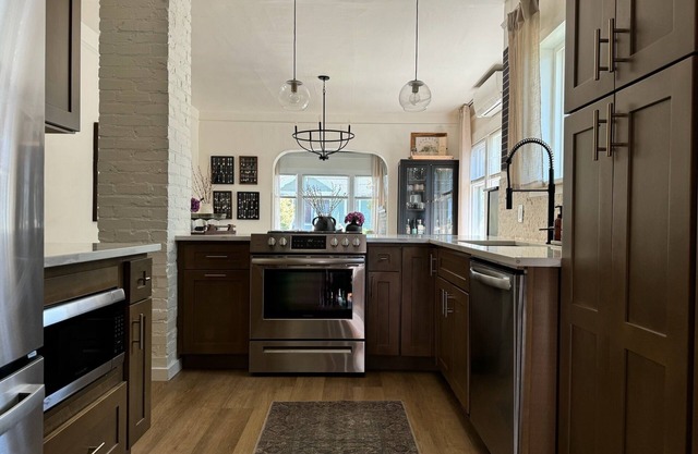 Charming Craftsman Home-Away-from-Home in Ravenna with Luxury Gymn