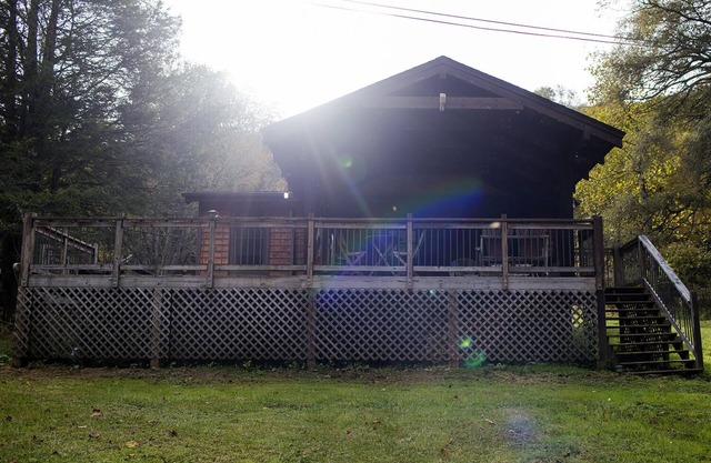 Charming Creekside 1940s Cottage, Kid/Dog Friendly