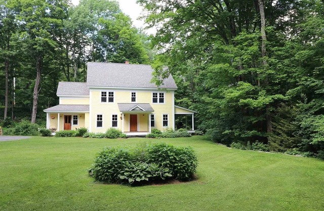 Charming creekside 4-BR country house near Sugarbush w/ garage, EV charge, WiFi