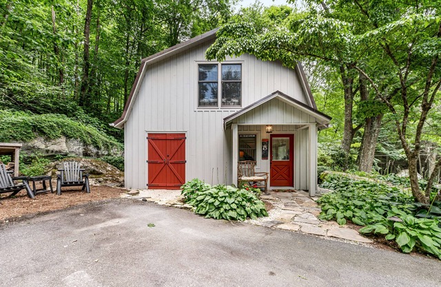 Charming creekside home with firepit & idyllic location - dog-friendly