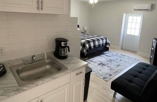 Charming Disney Retreat: Private Studio near the Magic! ✨