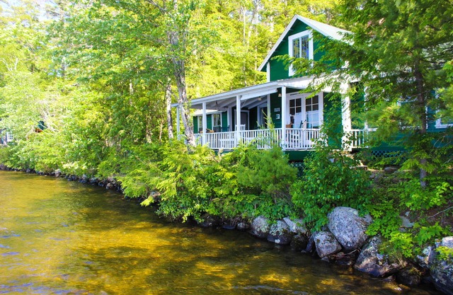 Charming dog-friendly cottage with water view & access, private dock & row boat