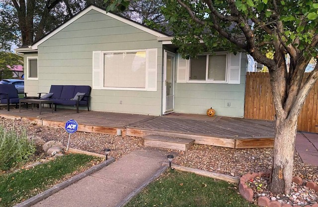 Charming, Dog Friendly Home Close to Downtown!
