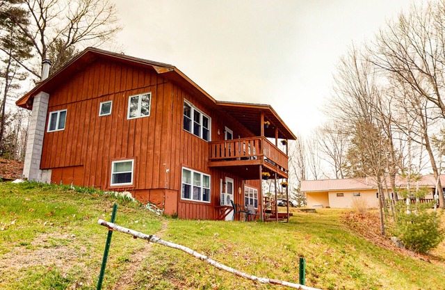 Charming dog-friendly duplex with lakefront access and dock - great location
