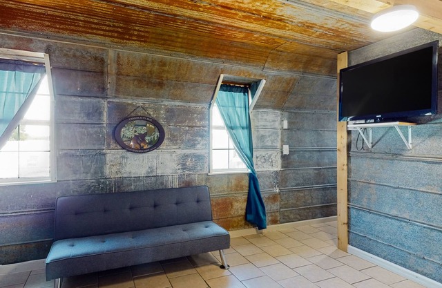 Charming dog-friendly apartment with patio, W/D, & shared pool, hot tub