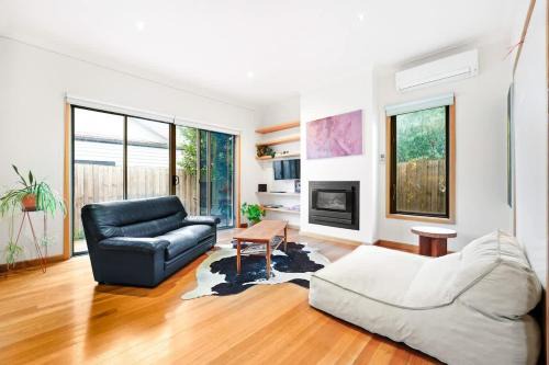 Charming Double Brick Brunswick Bungalow for 4