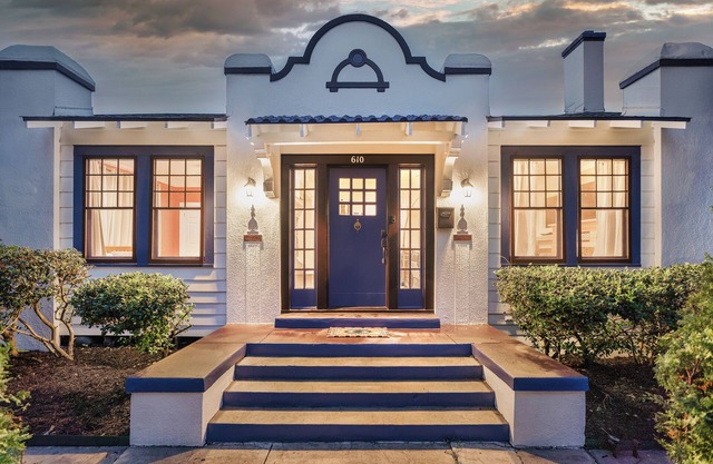 Charming Downtown 3-bedroom bungalow -Riverwalk - The Alamo-and more