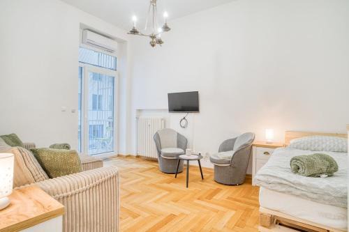 Charming Downtown Apartment