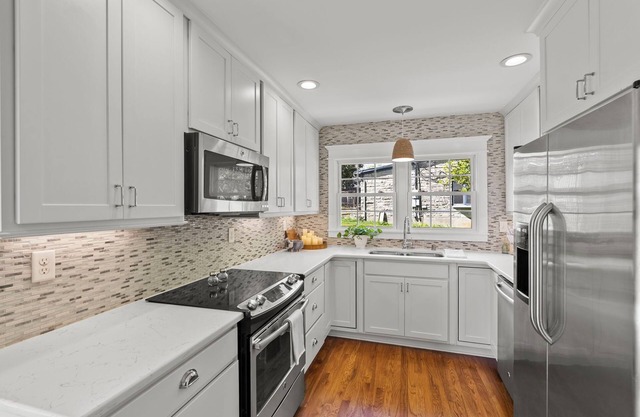 🐴🏠 CHARMING DOWNTOWN GEORGETOWN 3-bed/2-bath home. Professionally decorated.