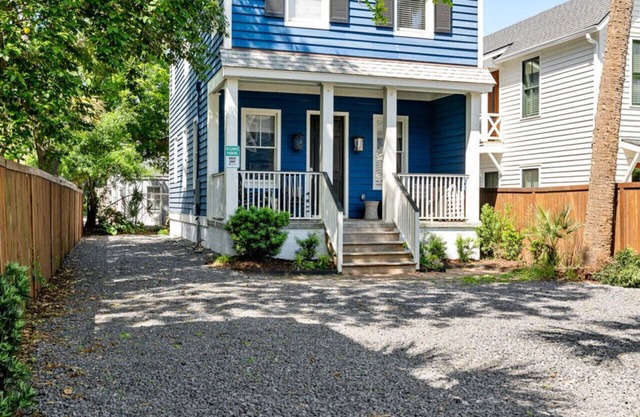 Charming Downtown Home - St Philip St