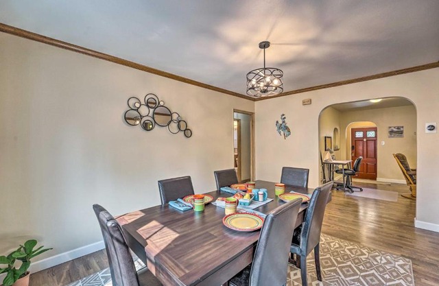 Charming Downtown Laramie Home Walk to UW!