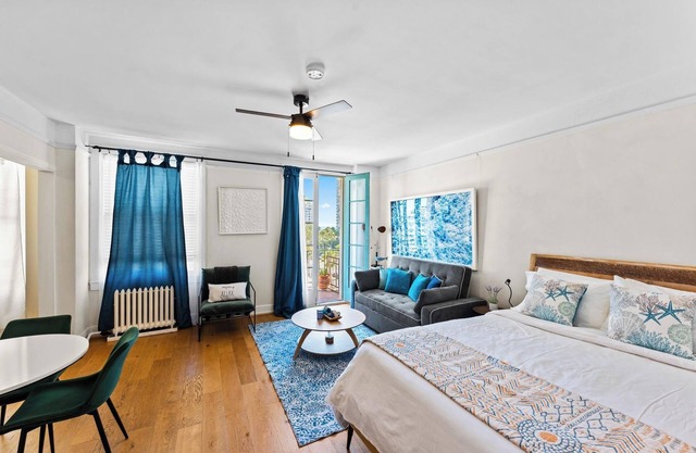 Charming Downtown Studio Near Convention Center and Beach