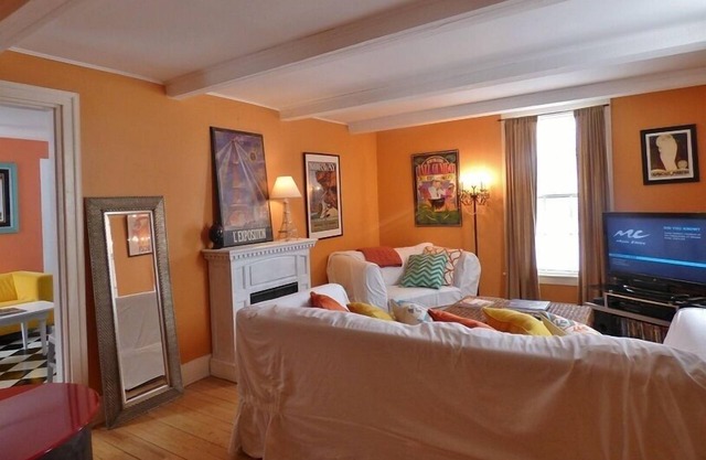 Encantador, en el centro, caminar por todas partes, espacioso, limpio, TV de 70 ", camas Sleep Number