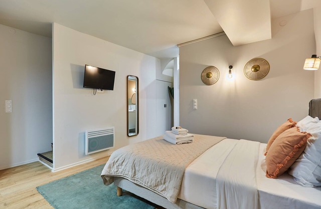 Charming Duplex 1 Bedroom Center of Paris
