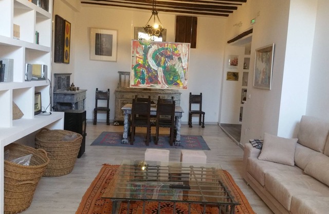 Vivienda con encanto en el piso superior de casa emblemática en casco historico