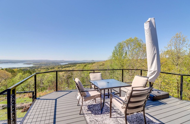 Charming Edgemont Home w/ Deck & Lake Views!