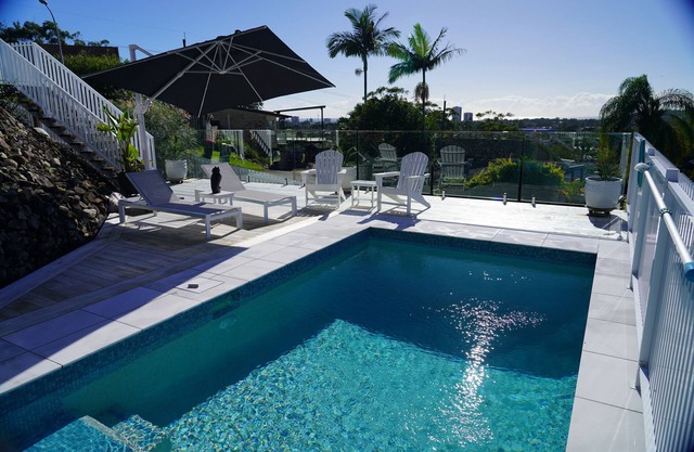 Charming, elegant B&B. Stunning views, close to airport, beaches & attractions.
