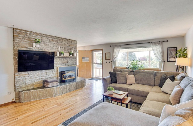 Charming Ellensburg Home w/Patio < 1 Mi to CWU!