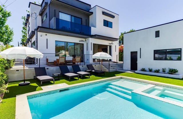 Charming Encino Retreat w/ Pool