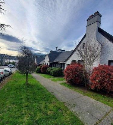 Charming English Tudor Lake union Seattle UW downtown