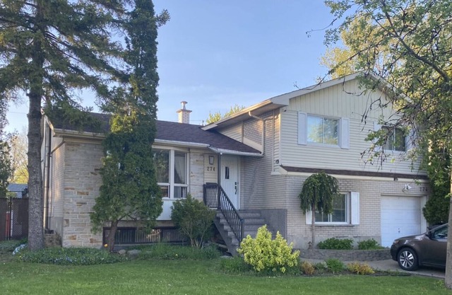 Charming Entire Home-3 Bedrooms-2 Bathrooms - In a Sought After Neighbourhood