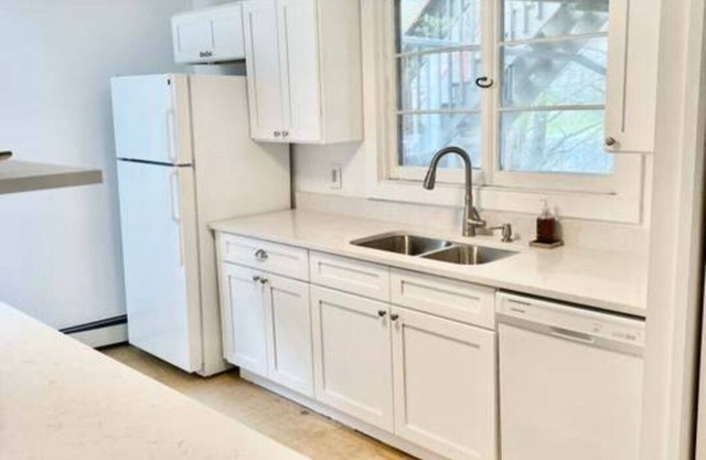 Charming Entire Main Floor with WiFi in downtown Hawley