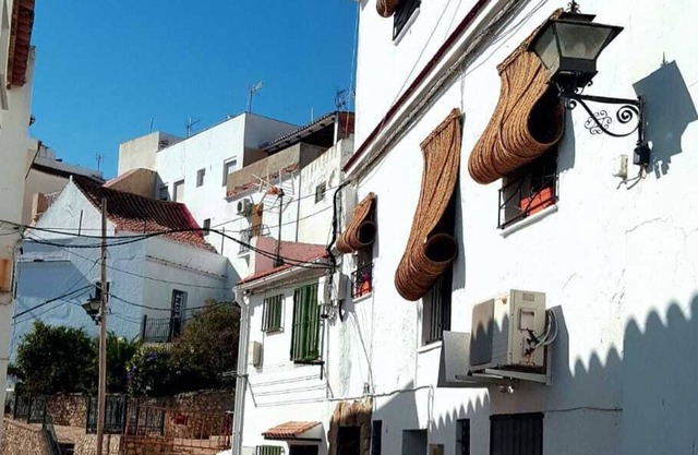 Encantadora casa adosada en Andalucía pueblo de la colina blanca. Excelentes vistas y caminar.