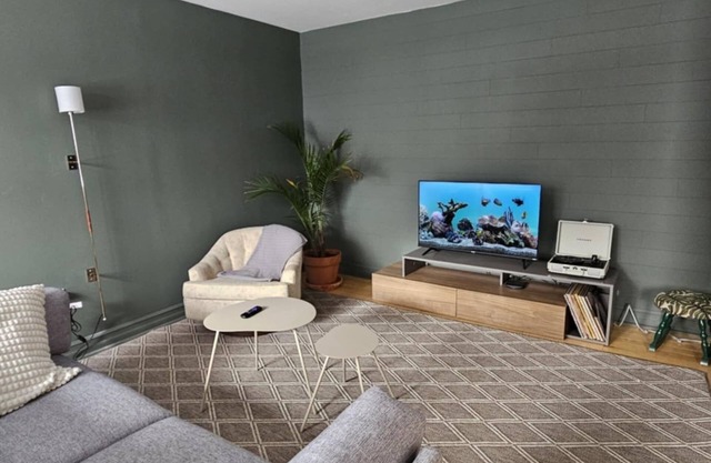 Charming family and pet-friendly 2 bedrooms apartment, near parks and metro
