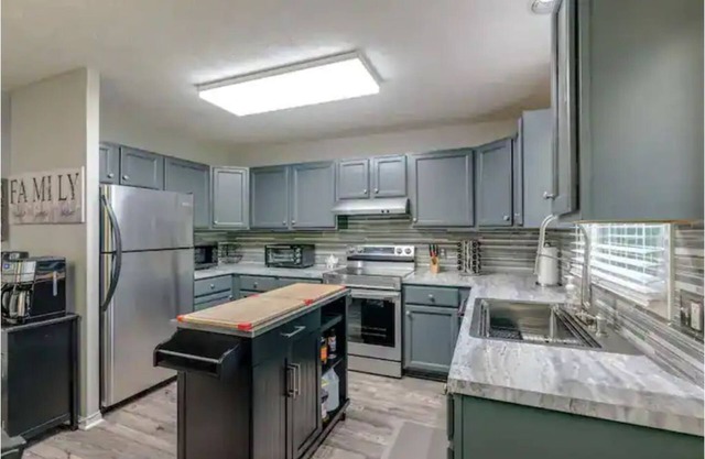 Charming Family Home Near The Football Hall of Fame