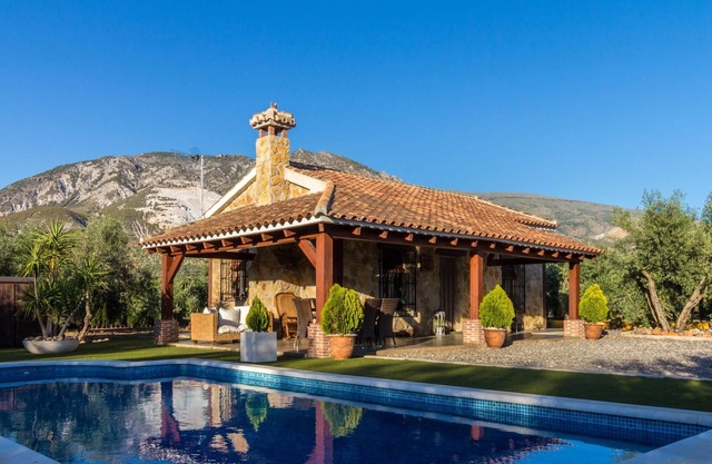 Cortijo con encanto, jardín, piscina y wifi