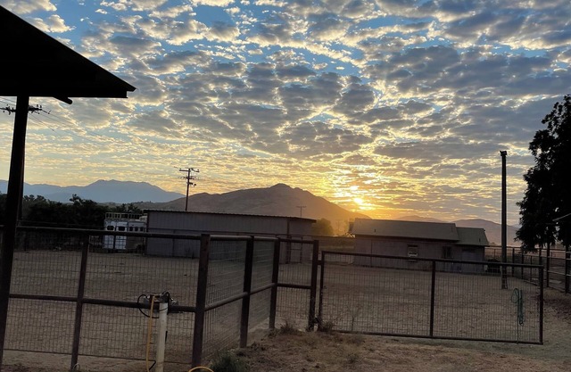 Charming farmhouse in peaceful Hemet with WiFi and AC